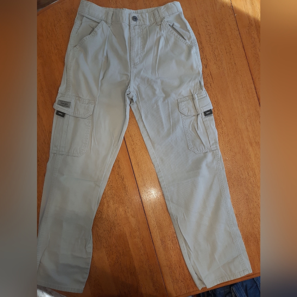 Boys wrangler cargo pants. A1A28